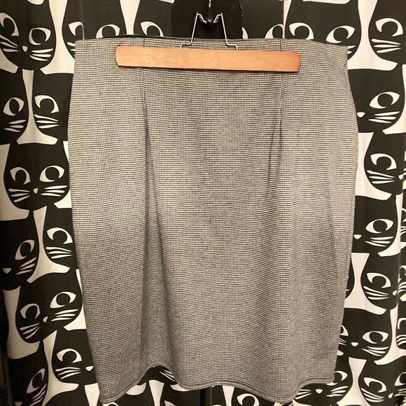 Pleated Houndstooth Stretch Mini Skirt w Pockets - Picture 2 of 4